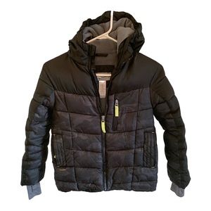 Champion boy’s puffer jacket size Small black